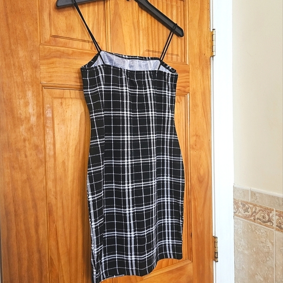 NWOT Women's Black & White Plaid Bodycon Mini Dress With Spaghetti Strap, Size M - Picture 6 of 11